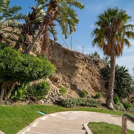 Conchas - Enjoy The Seaview Pool With The Only Steps Away Apartamento *